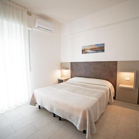 Hotel Mara Римини Экстерьер фото