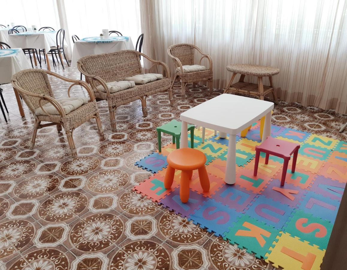 Hotel Mara Римини Экстерьер фото