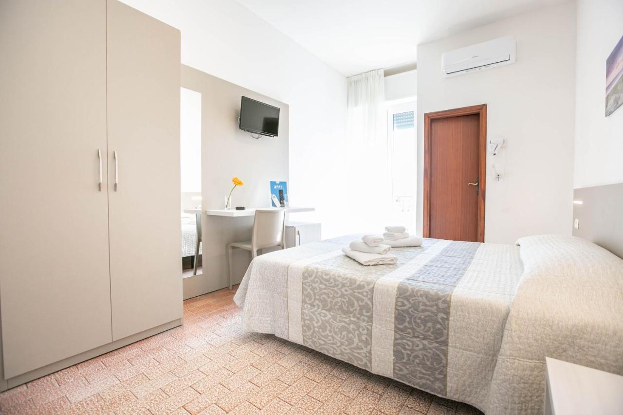 Hotel Mara Римини Экстерьер фото