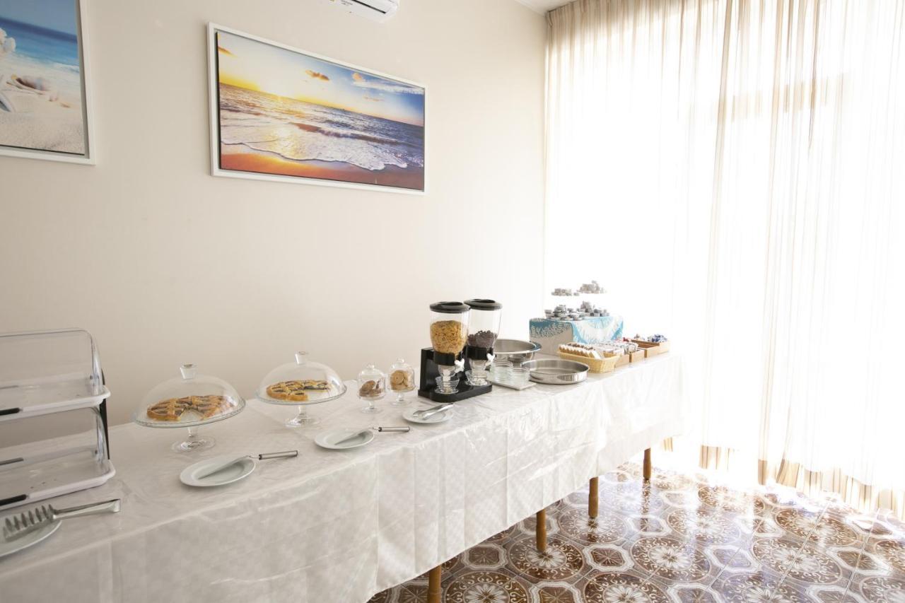 Hotel Mara Римини Экстерьер фото