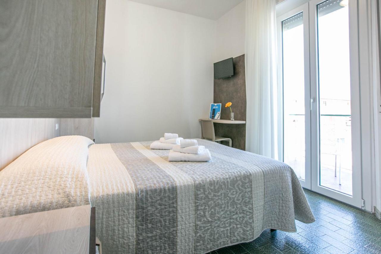 Hotel Mara Римини Экстерьер фото