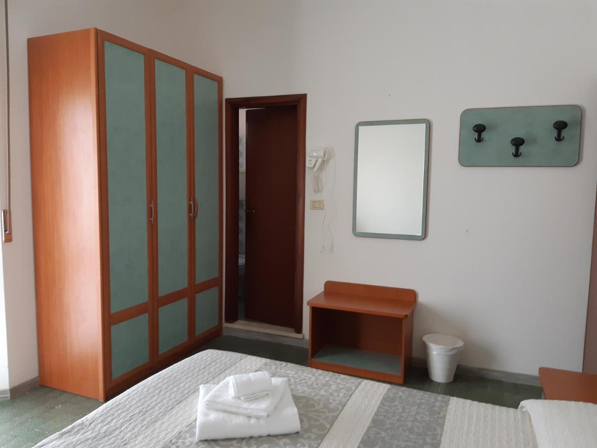 Hotel Mara Римини Экстерьер фото