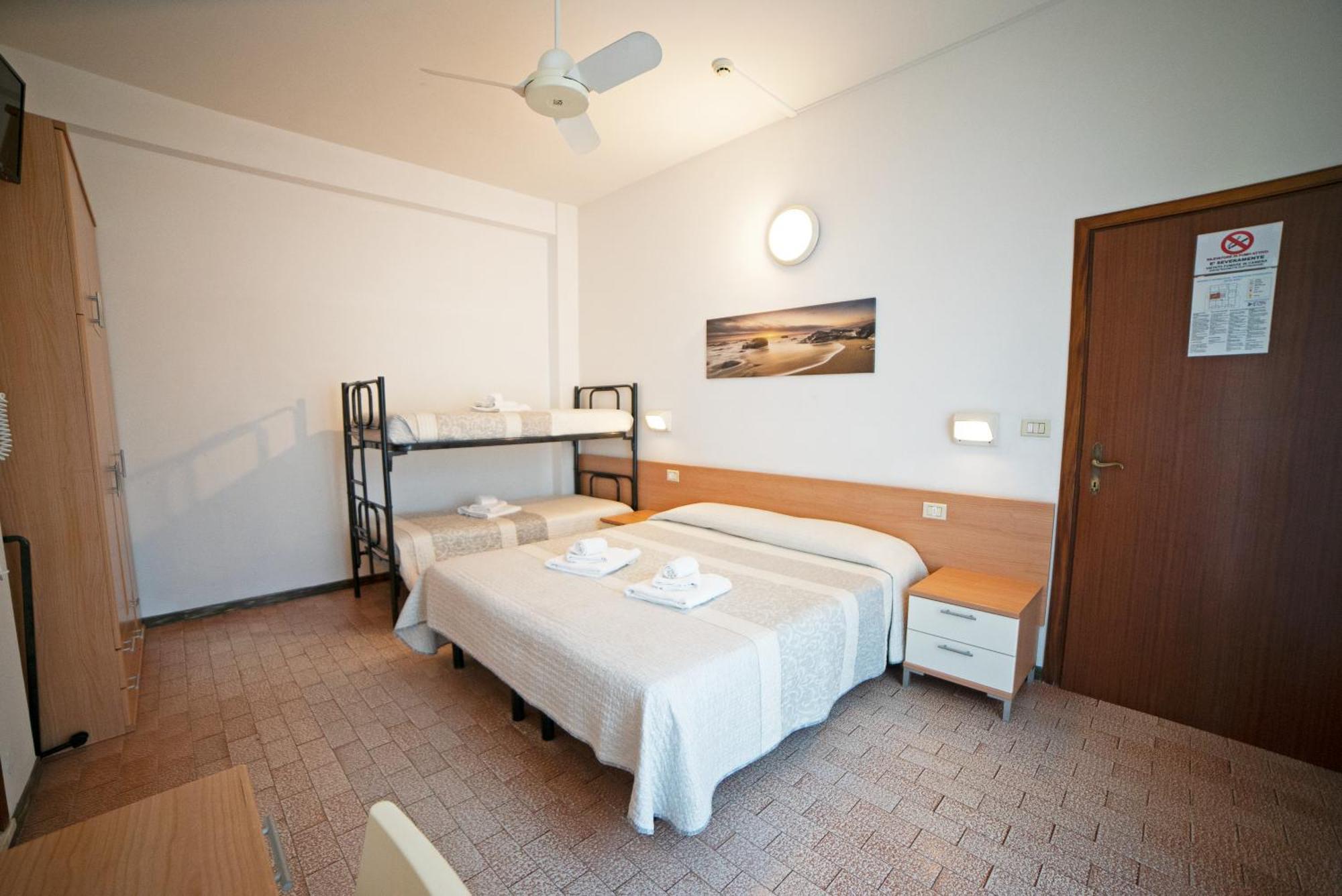 Hotel Mara Римини Экстерьер фото