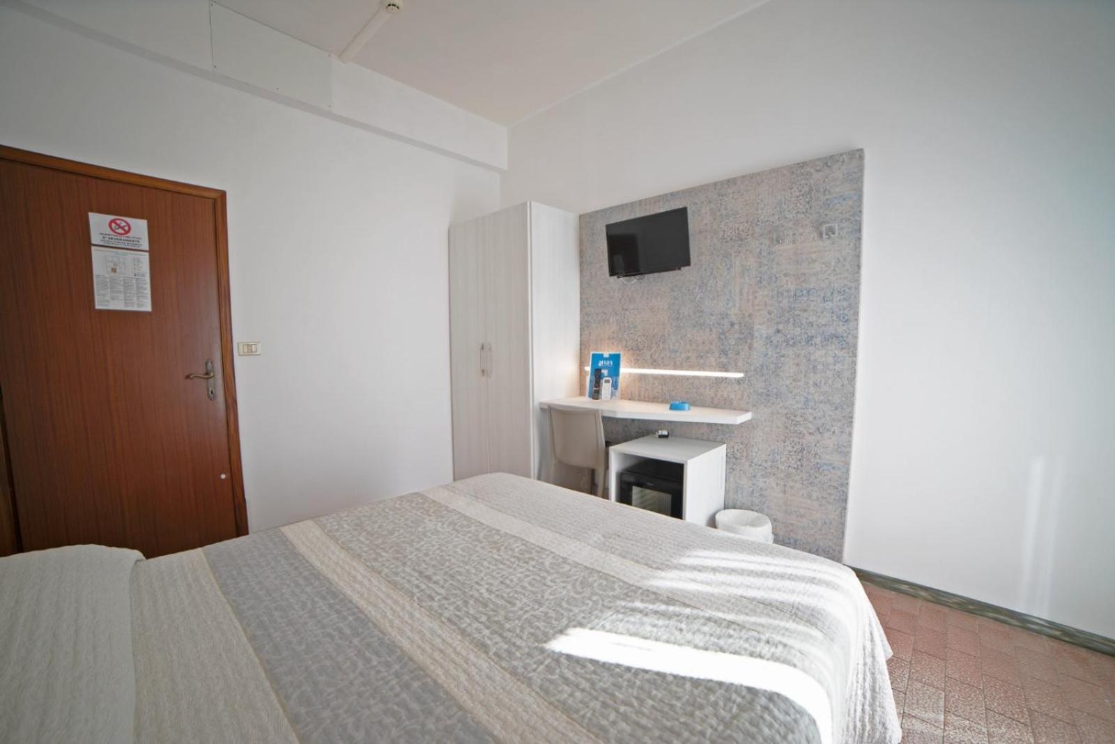 Hotel Mara Римини Экстерьер фото