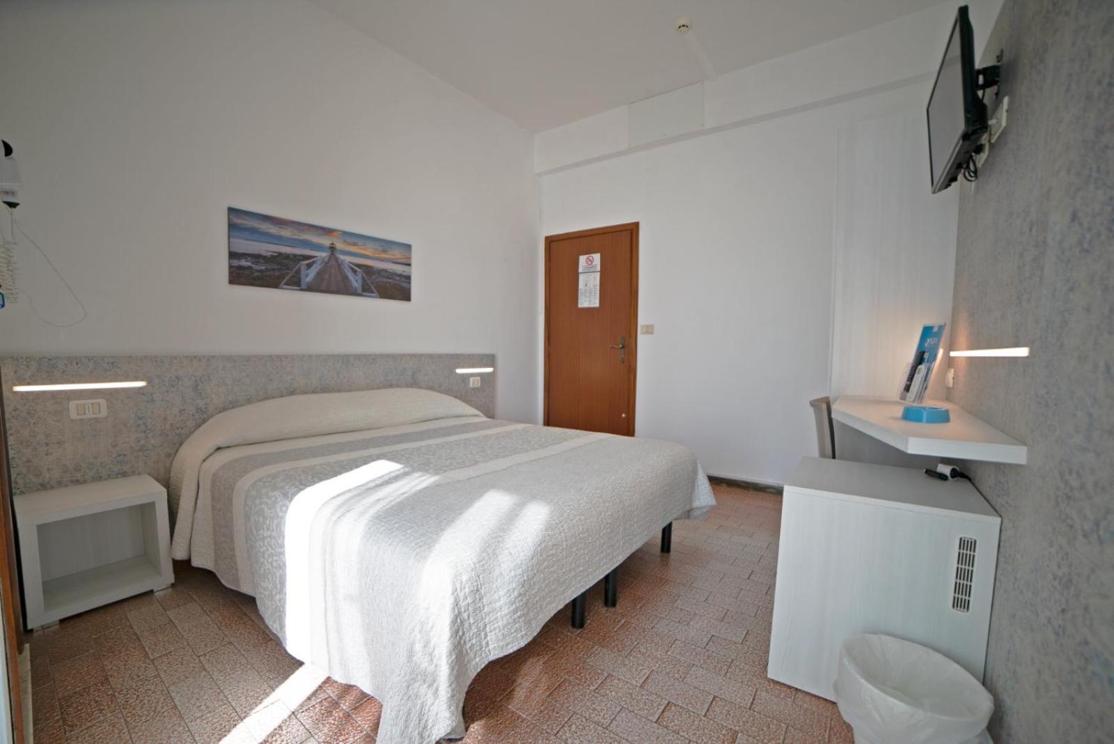 Hotel Mara Римини Экстерьер фото