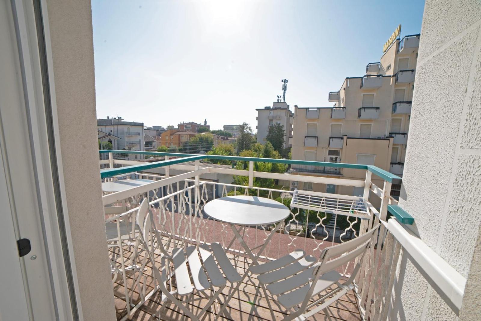 Hotel Mara Римини Экстерьер фото