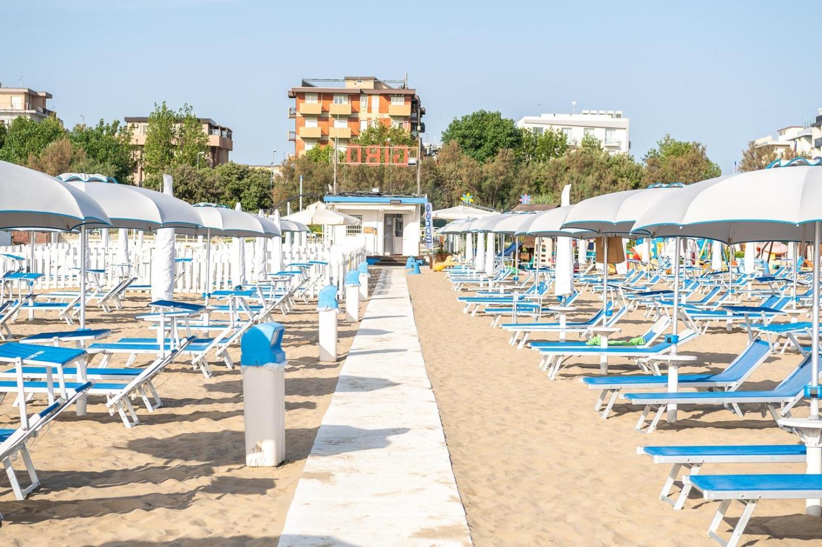 Hotel Mara Римини Экстерьер фото