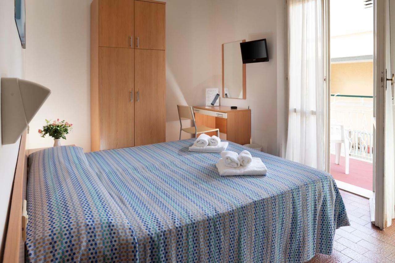 Hotel Mara Римини Экстерьер фото