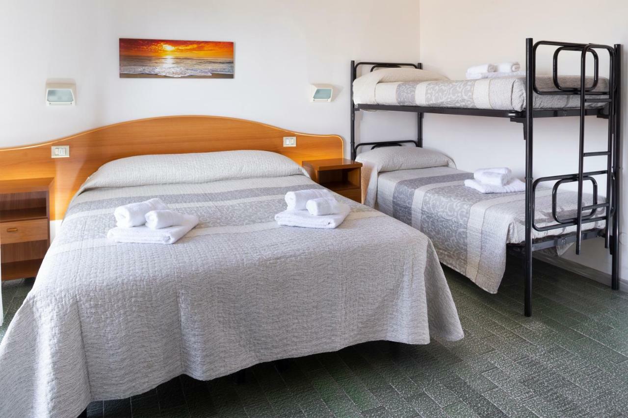 Hotel Mara Римини Экстерьер фото