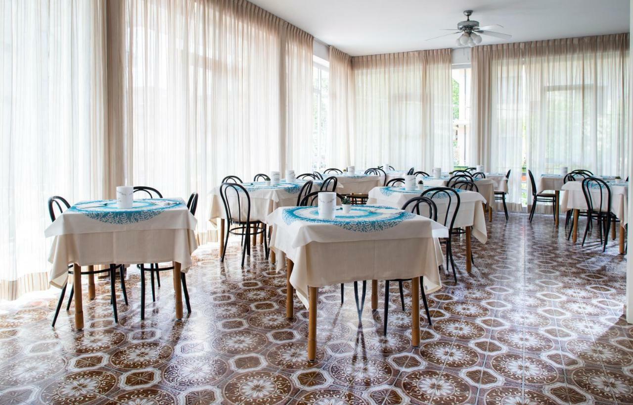 Hotel Mara Римини Экстерьер фото