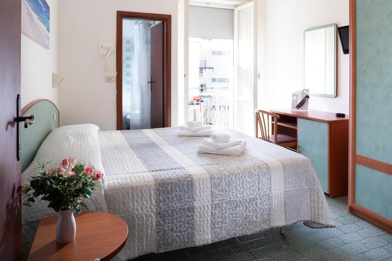 Hotel Mara Римини Экстерьер фото